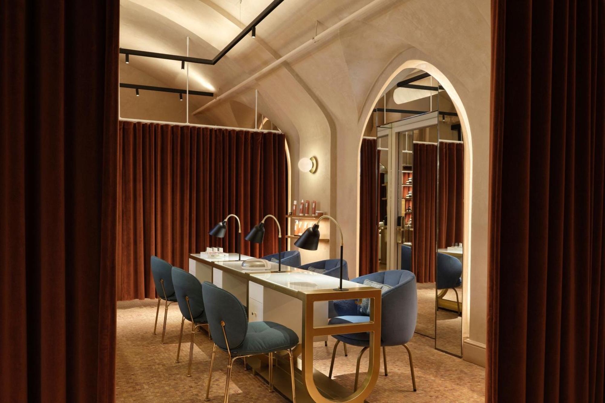 W Hotel 5*